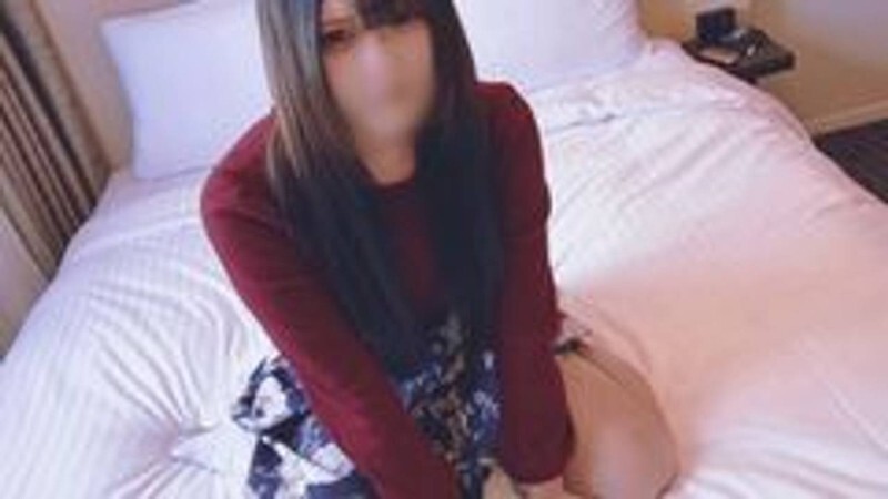 Révélation exclusive : Kana-chan, la serveuse de café en difficulté financière, brise finally son silence