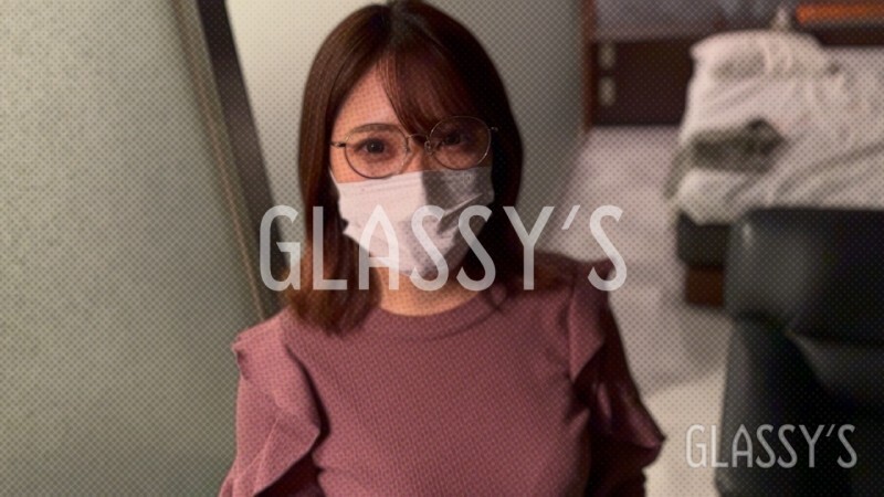 Découvrez l'extase : Éjaculation continue dans la bouche sur lunettes au Japon