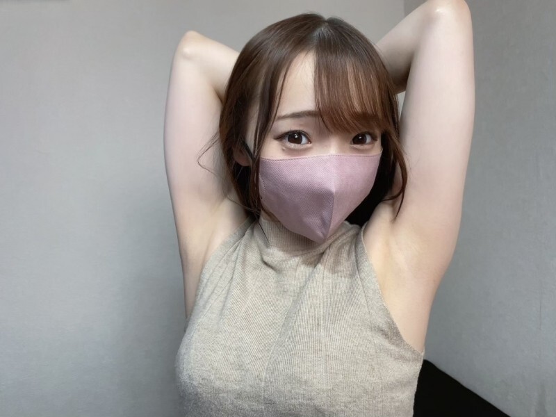 Spectaculaire! Une jeune fille française qui peut atteindre l'extase 21 fois par jour