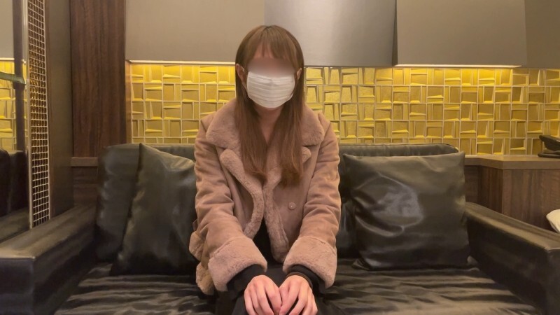 Nurse ultra sexy de 24 ans avec un gros clitoris : regardez-la trembler et convulser