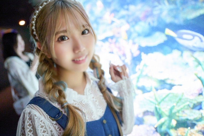 Regarde notre rencontre libertine dans un aquarium avec Mito-chan, une nouvelle employée de bureau de 24 ans