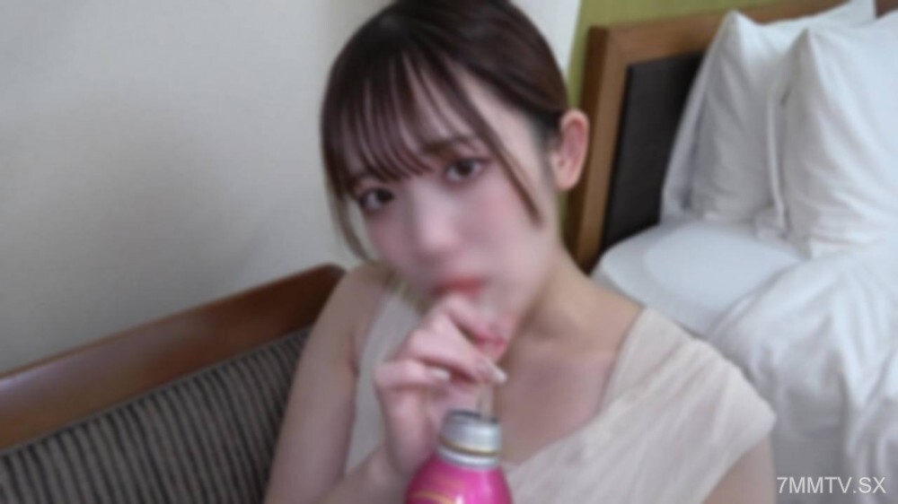 Regardez la transformation complète d'une discrète prof de japonais en une femme séduisante