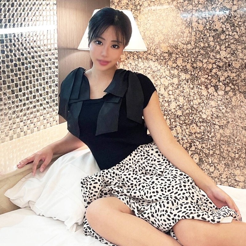 La réceptionniste S-classe offre un Deep Blowjob jusqu'au 23 décembre