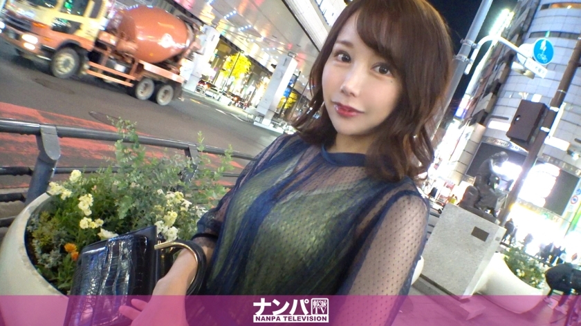 Découvrez un homme séduisant dans le quartier de Roppongi, attiré par des femmes d'un sex-appeal irrésistible