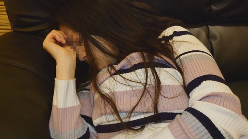Femme mariée infidèle : Découvrez son incroyable creampie POV pour rembourser une dette sans le savoir de son mari