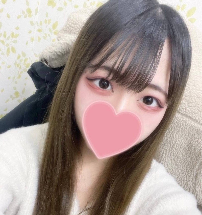 Découvrez Ena-chan, l'adorable ado française qui fait l'amour pour la première fois au bureau et à l'évier