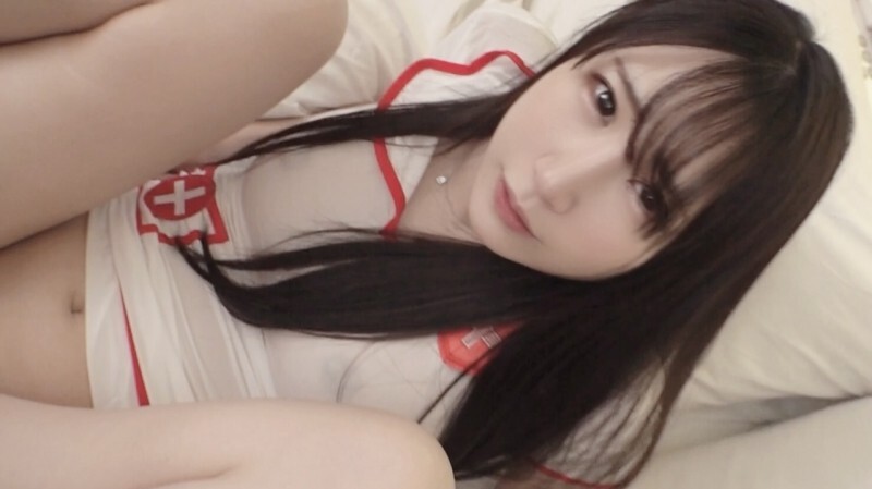 Découvrez Hana-chan, la belle infirmière débutante de 20 ans, et sa chatte imberbe