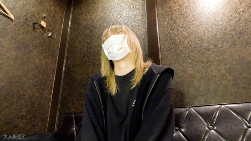 Découvrez la première séance amateur de Asahi, une jeune femme mince et sensuelle