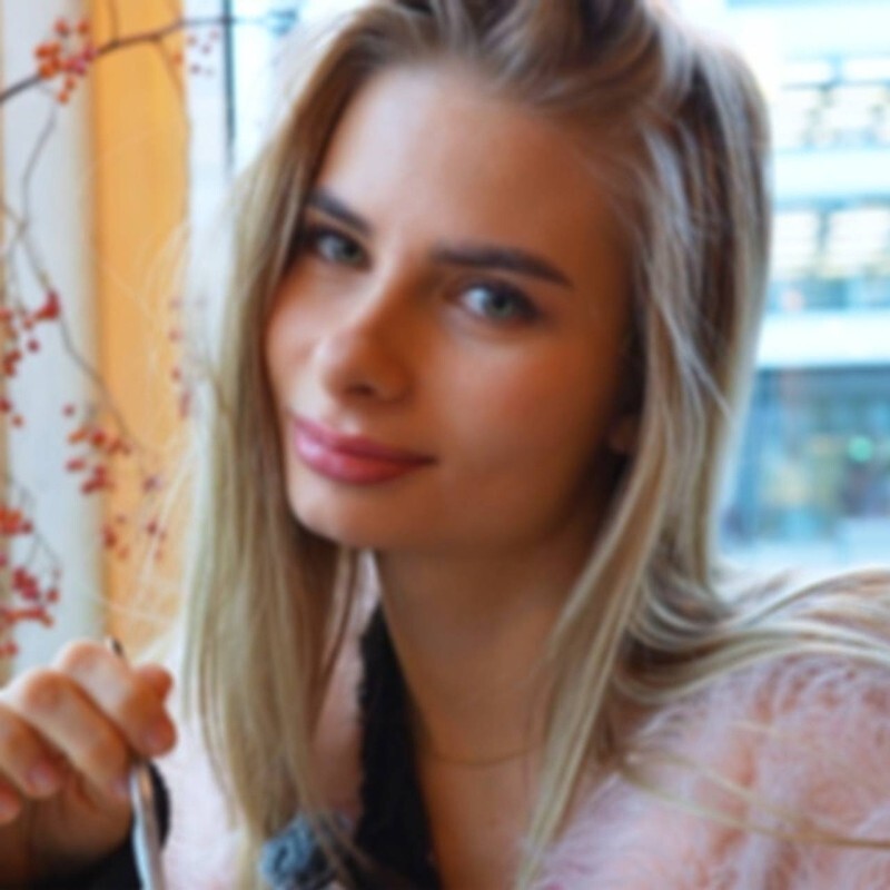 Première expérience de shooting de notre nouvelle star ukrainienne Ksenia, 20 ans
