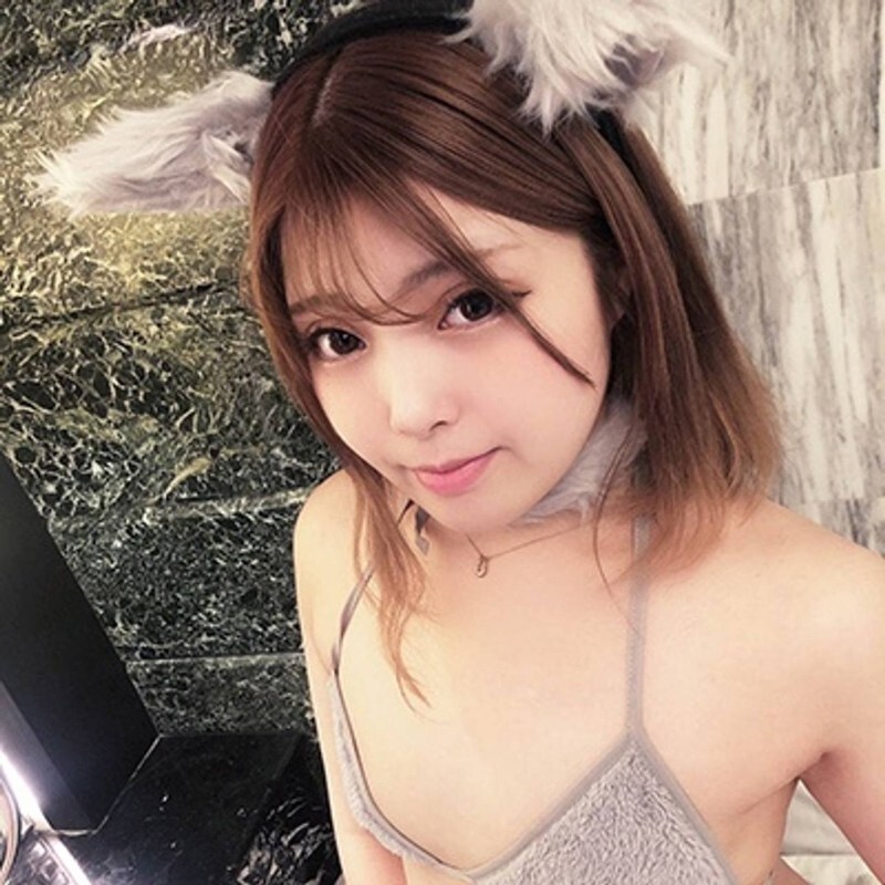 Découvrez le plaisir intense avec la star japonaise Mai-chan dans son costume de chat