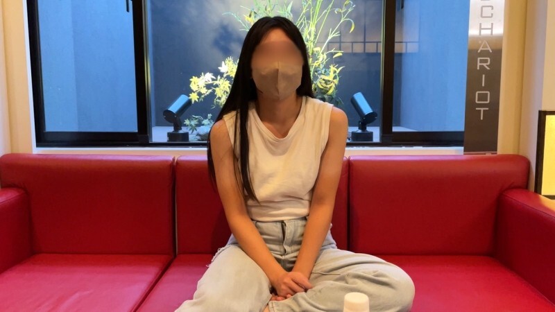 Ne manquez pas la dernière séance avec cette séduisante employée de bureau asiatique de 24 ans