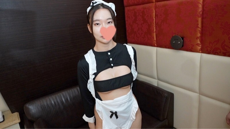 Découvrez notre femme de ménage japonaise à grosse poitrine pour un service torride et une éjaculation abondante